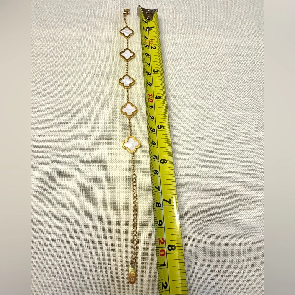 18k Gold Plated White Clover Link Bracelet 8.5” NWOT - Pearlescent & Dainty